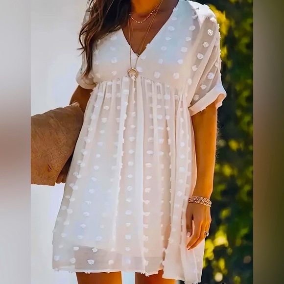 Elegant White Polka Dot Dress - Picture 4 of 5